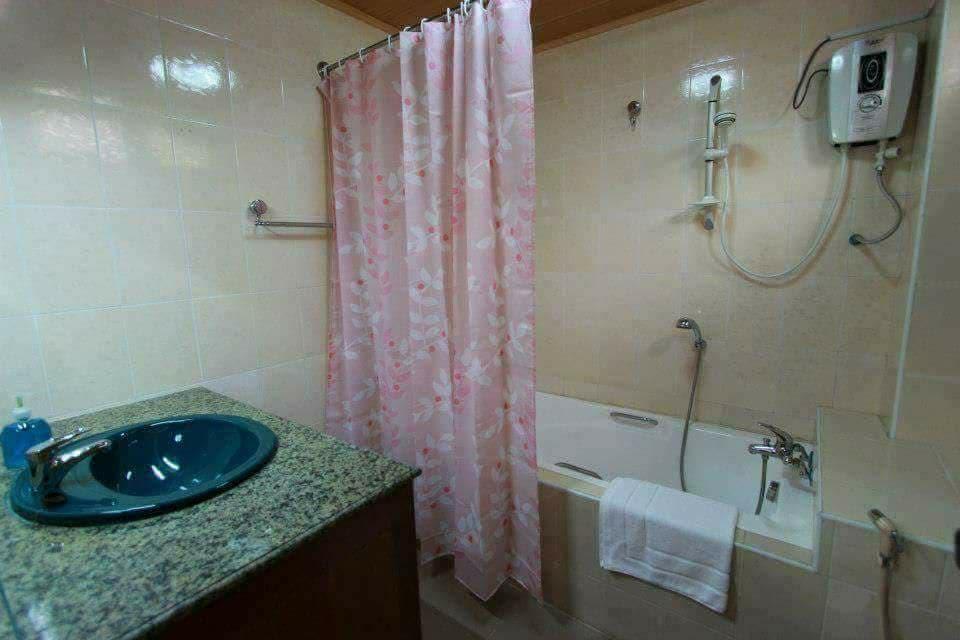 Adler Lady Hostel - Ladies Only Yangon Bagian luar foto